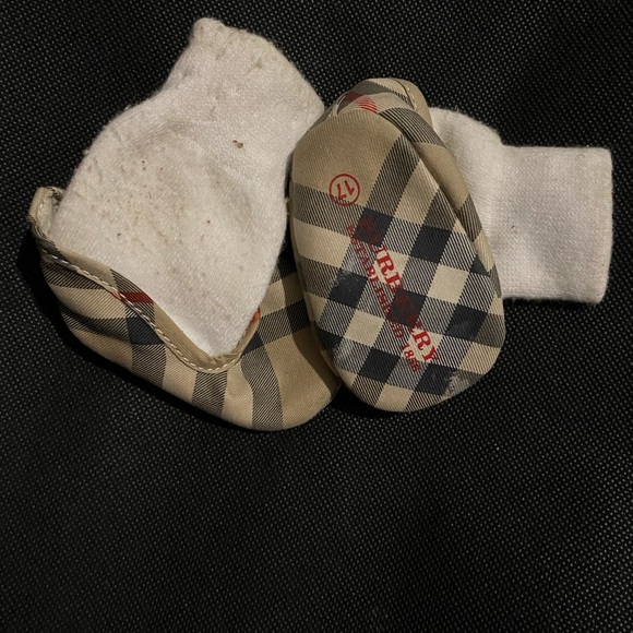 NEWBORN AUTHENTIC BURBERRY BOOTIES - Picture 1 of 1